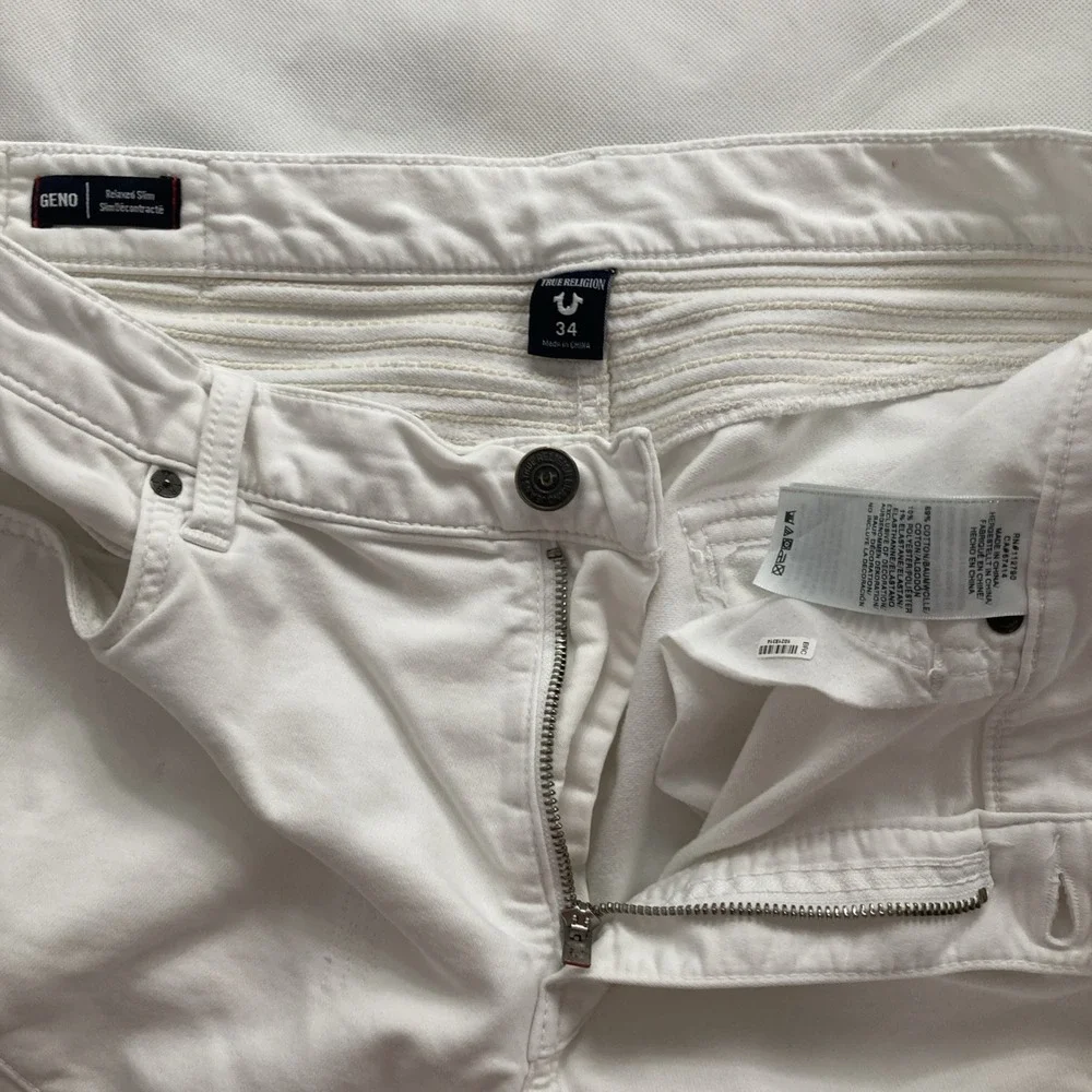True Religion Geno Distressed Denim Cut-Off Moto Shorts White Relaxed Slim Sz 34